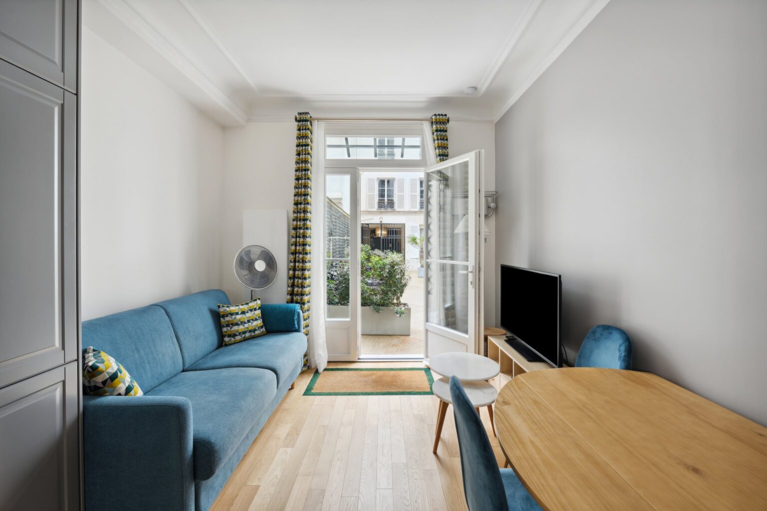 D1 booking - Bnb accommodation Paris Champs Elysees Eiffel tower - DSC_7564