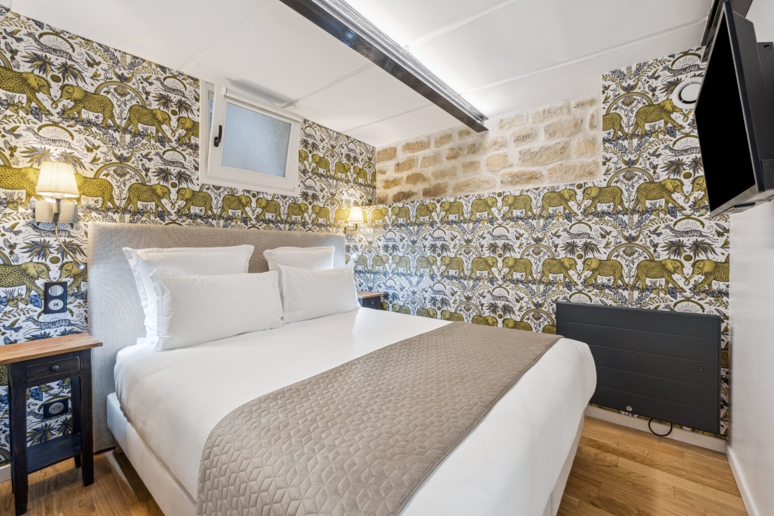 D2 booking - Bnb accommodation Paris Champs Elysees Eiffel tower - DSC_3380