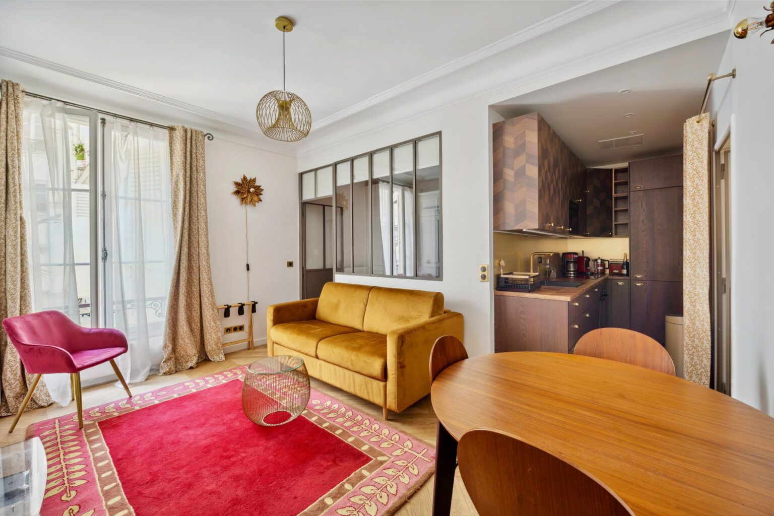 G1 booking - Bnb accommodation Paris Champs Elysees Eiffel tower - DSC_2744