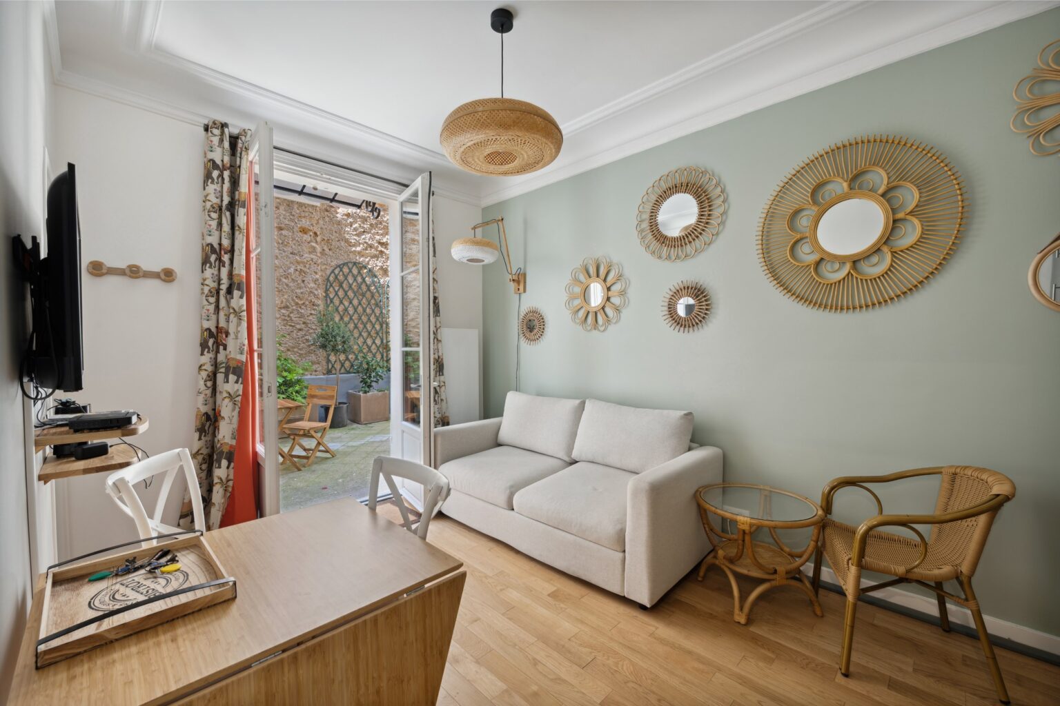G2 booking - Bnb accommodation Paris Champs Elysees Eiffel tower - DSC_4296