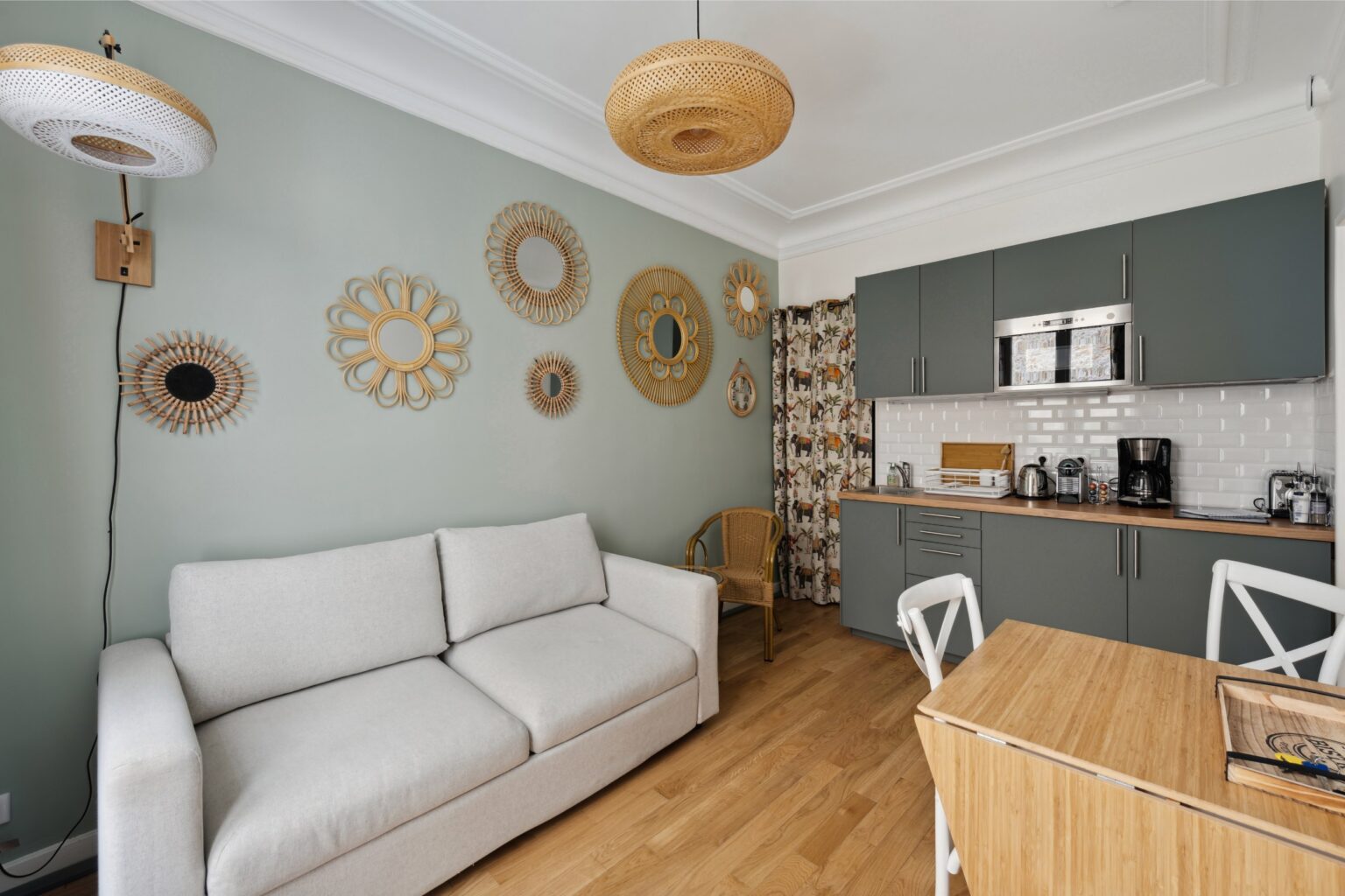 G2 booking - Bnb accommodation Paris Champs Elysees Eiffel tower - DSC_4307