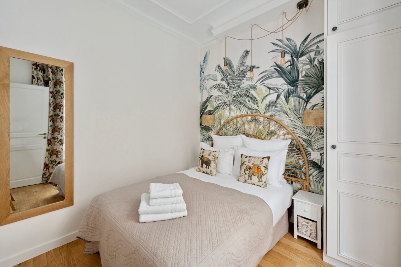 G2 booking - Bnb accommodation Paris Champs Elysees Eiffel tower - DSC_4314