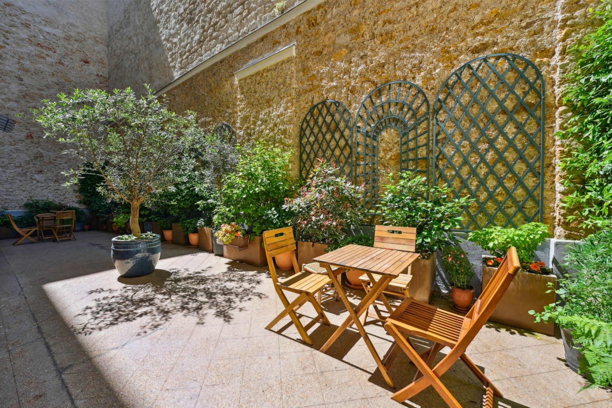 eiffel-d2-paris-apartment-rental-16th-la-maison-klebedsc_5135-edited