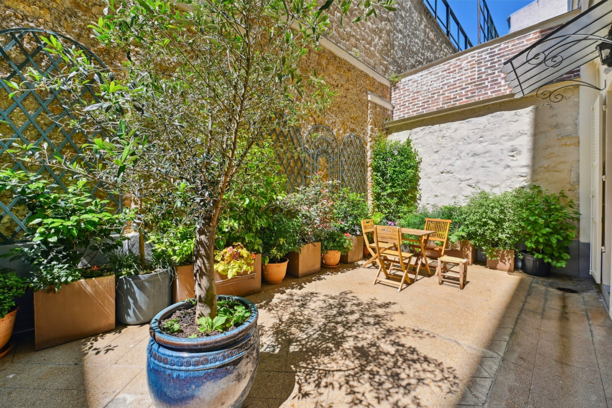 eiffel-d2-paris-apartment-rental-16th-la-maison-klebedsc_5140-edited