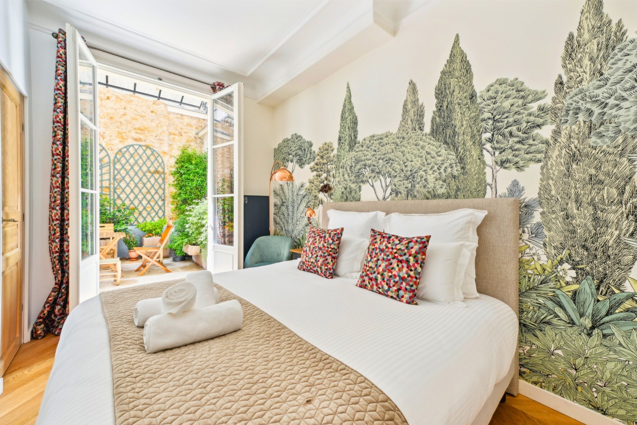 eiffel-d2-paris-apartment-rental-16th-la-maison-klebedsc_5227-edited