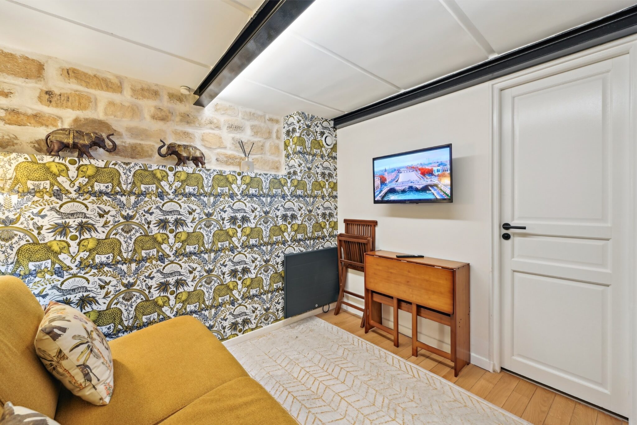 eiffel-d2-paris-apartment-rental-16th-la-maison-klebedsc_5263