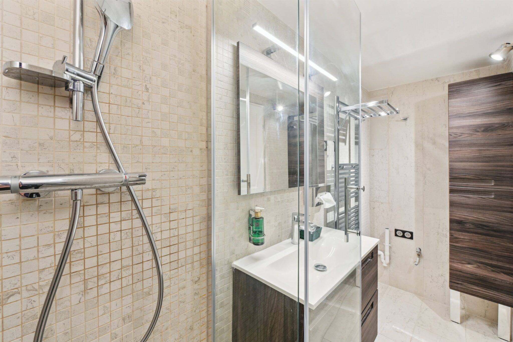 eiffel-d2-paris-apartment-rental-16th-la-maison-klebedsc_5294