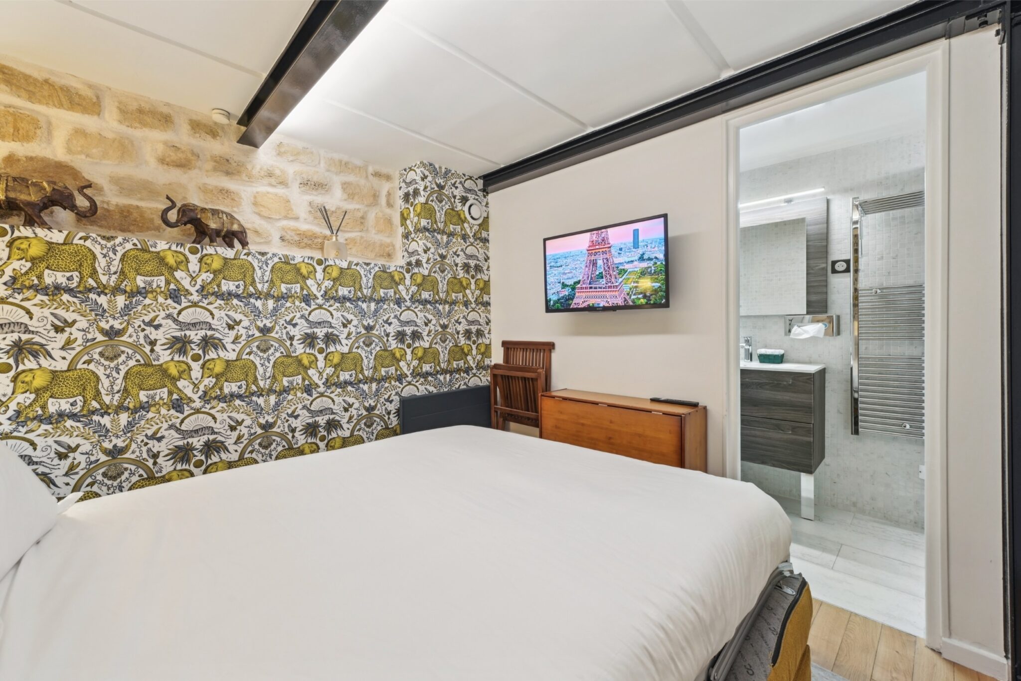 eiffel-d2-paris-apartment-rental-16th-la-maison-klebedsc_5304