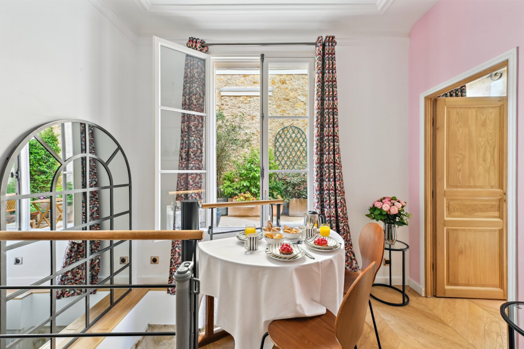 eiffel-d2-paris-apartment-rental-16th-la-maison-klebedsc_5319