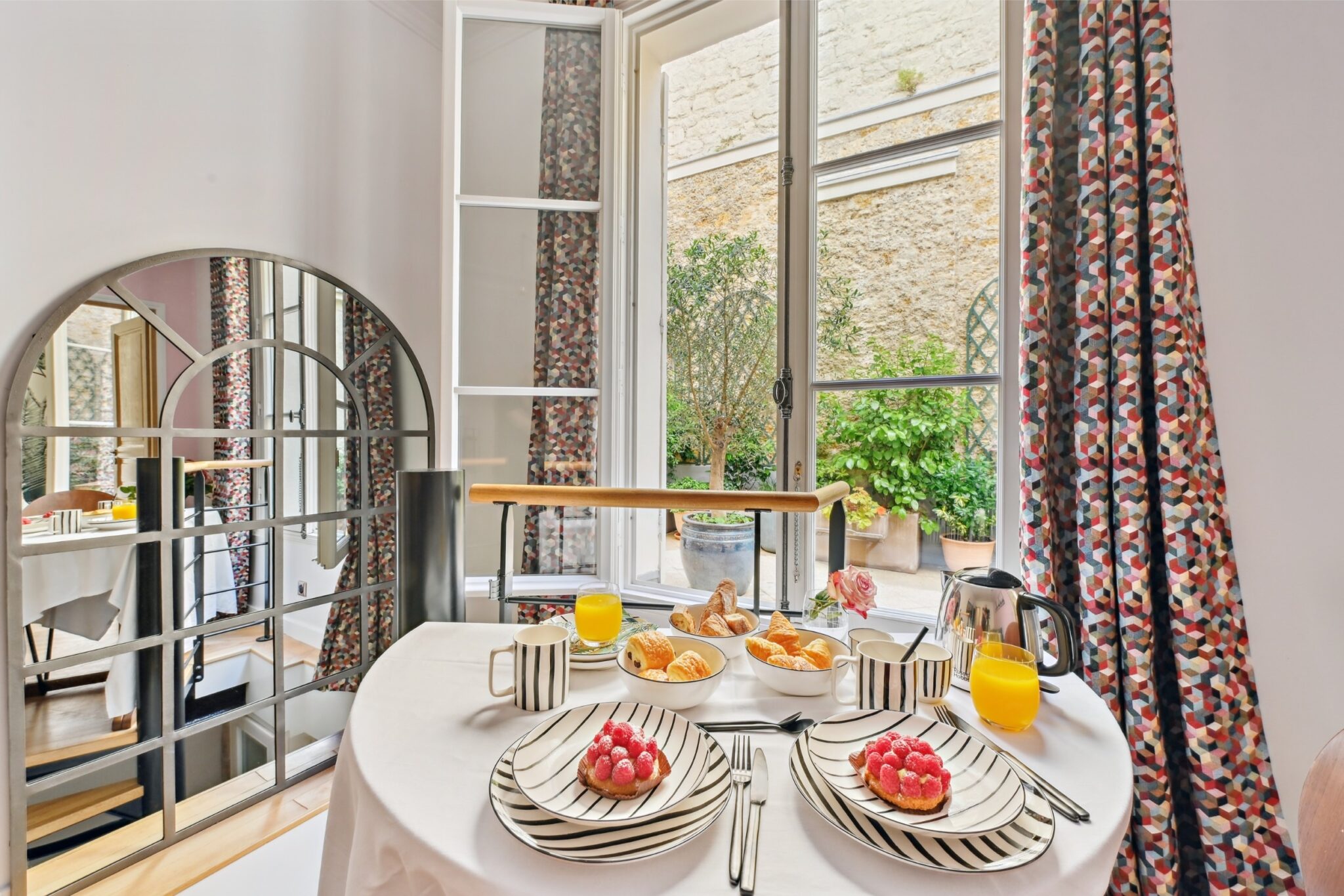 eiffel-d2-paris-apartment-rental-16th-la-maison-klebedsc_5329