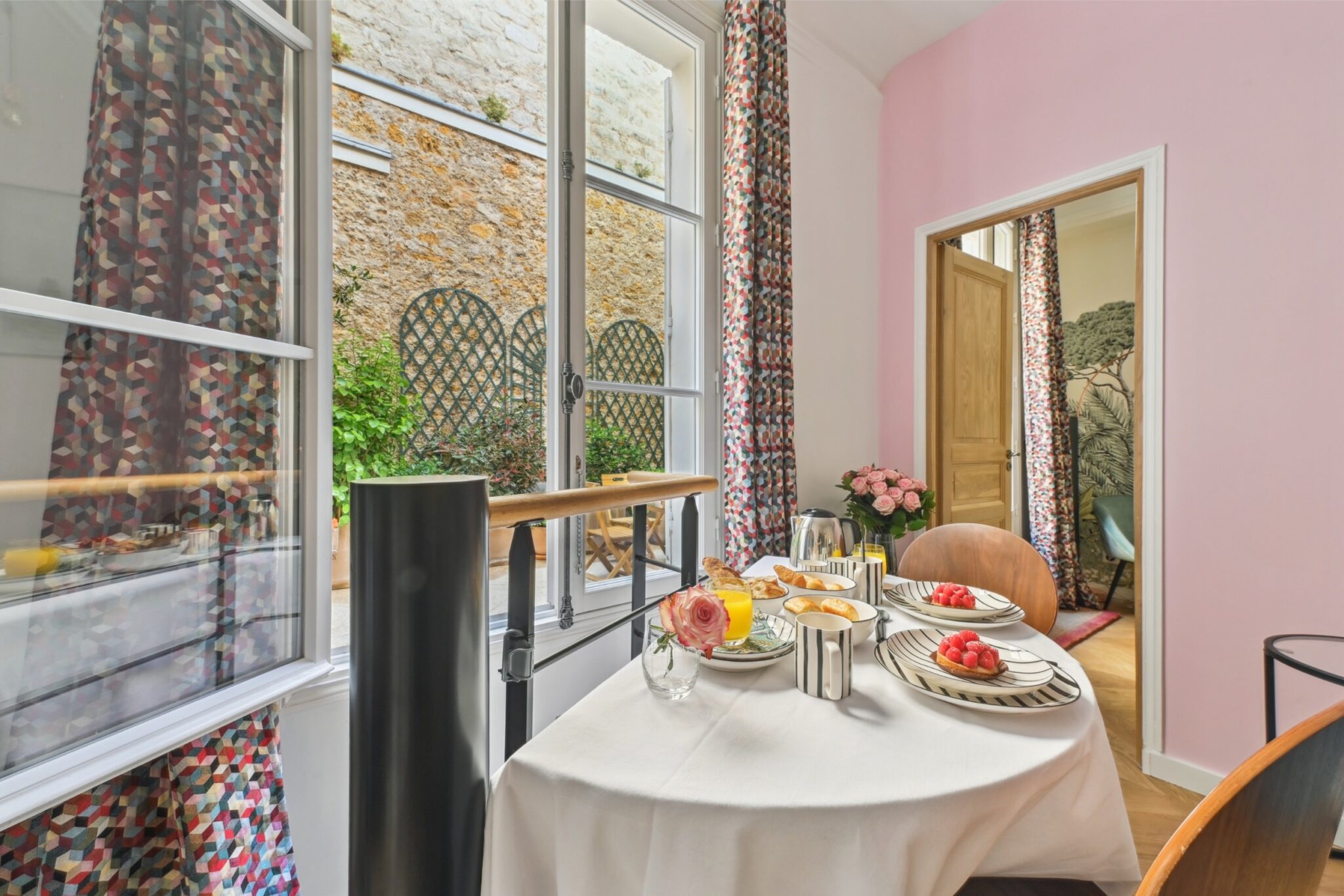 eiffel-d2-paris-apartment-rental-16th-la-maison-klebedsc_5349