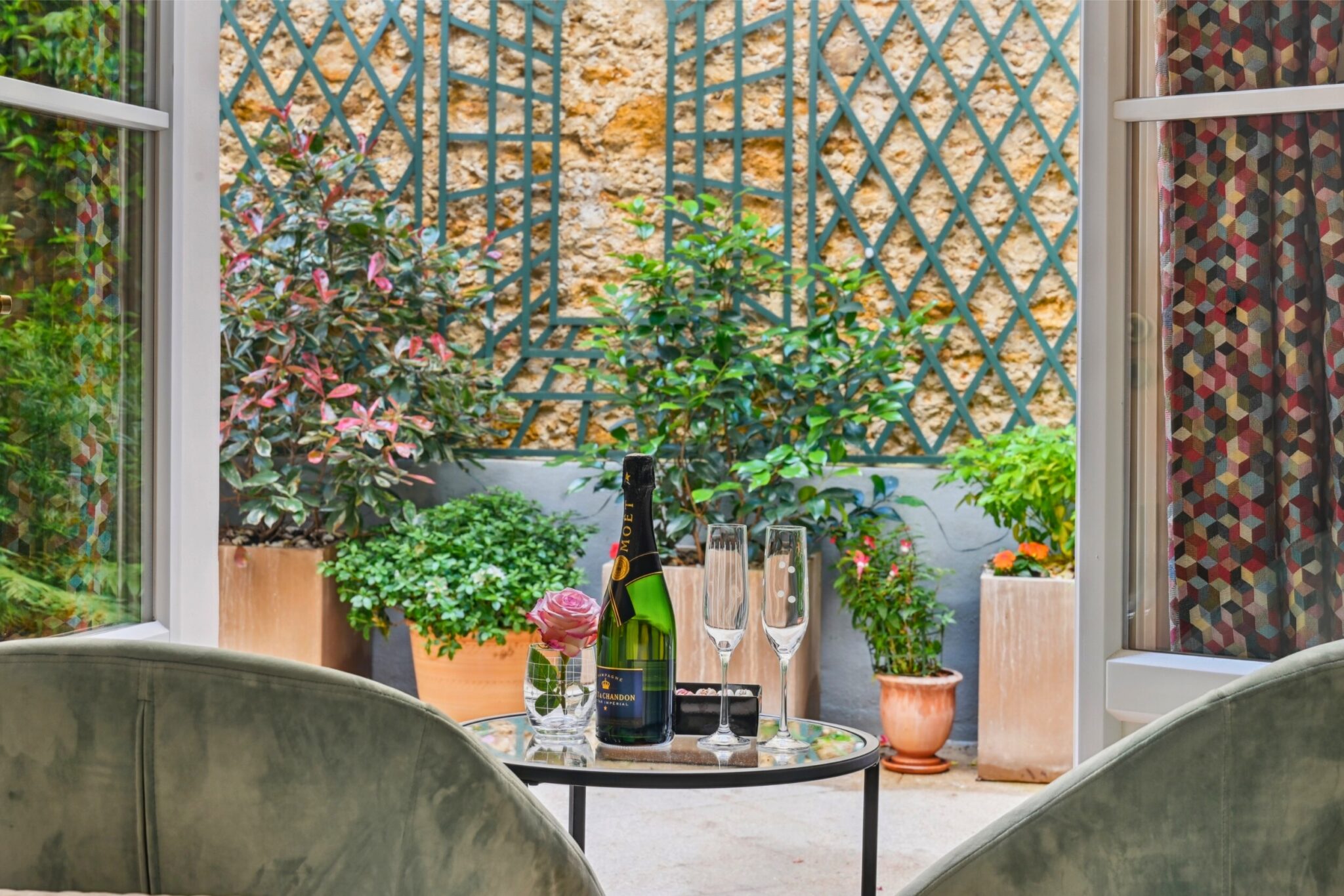 eiffel-d2-paris-apartment-rental-16th-la-maison-klebedsc_5359-edited