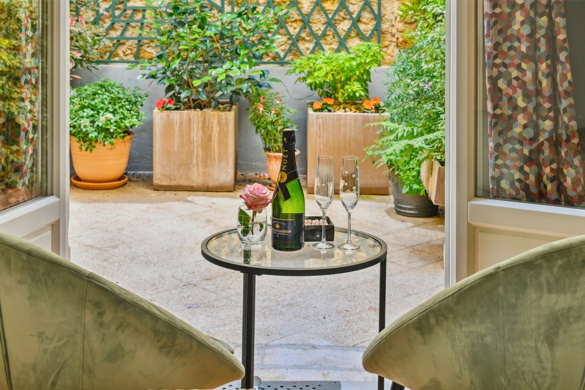 eiffel-d2-paris-apartment-rental-16th-la-maison-klebedsc_5369-edited