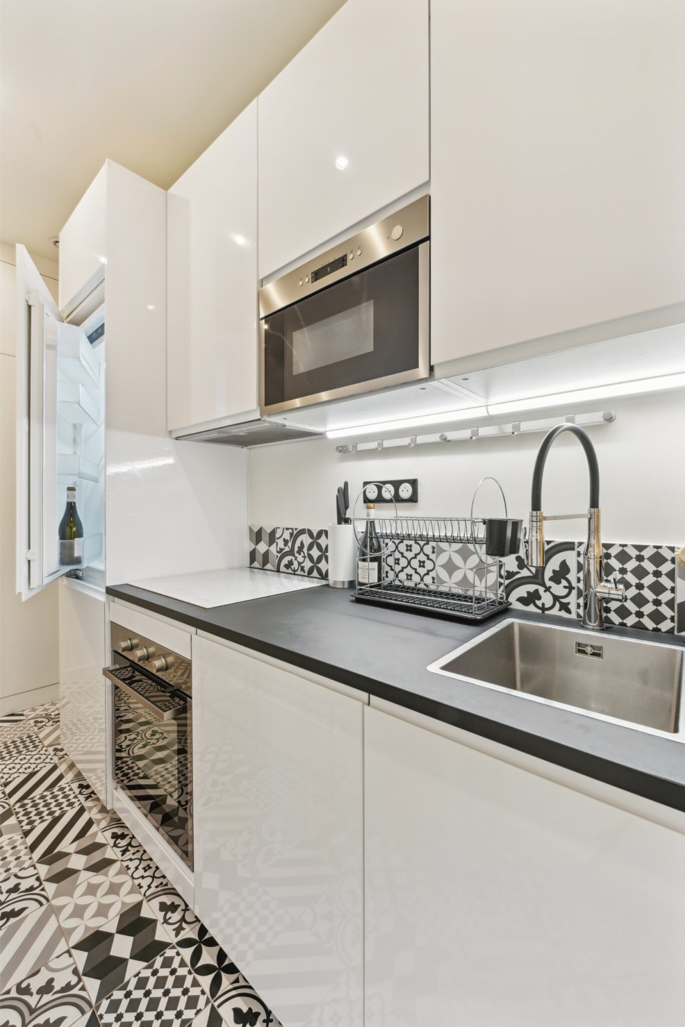 eiffel-d2-paris-apartment-rental-16th-la-maison-klebedsc_5399
